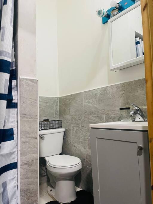 Cozy Studio Staycation - Brooklyn Close To Train Stations New York Extérieur photo